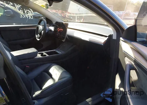 2023 Tesla Model Y Awd/Long Range Dual Motor All-Wheel Drive z USA, uszkodzony, nr VIN 7SAYGDEE9PF880253